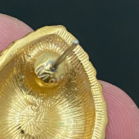 Vintage MONET Signed Gold-tone Teardrop Faux Pearl Earrings 11.0g - Picture 13 of 13